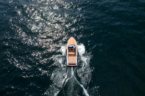 Luftaufnahme von Matthias Nussbaumer auf einem Boot